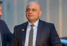 英国新增确诊破22万!苹果公司将扩大伦敦总部!苏格兰或重启线上教学!