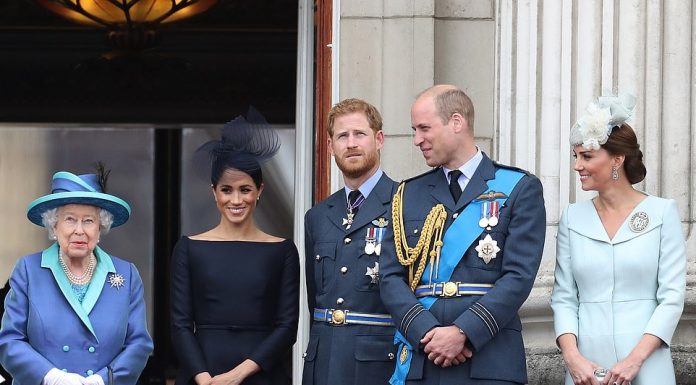 英国火车票半价甩卖!英格兰医院取消社交距离措施!鲍里斯又道歉了!