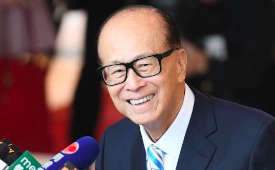 20亿英镑!李嘉诚加码投资英国电讯业!这背后预示着什么…