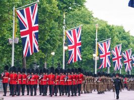 民航局再发熔断指令,荷兰、法国转机受影响!英国油价继续上涨,平均房价再创新高!女王庆典彩排,场面宏大!
