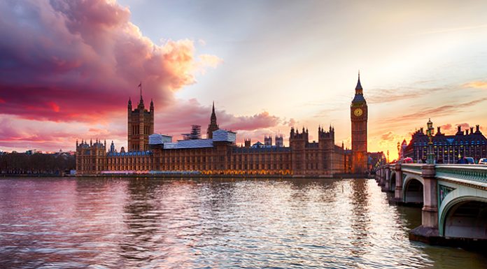 2023年QS世界大学排名公布:剑桥反超牛津!英老牌百货John Lewis进军房地产市场!鲍里斯用住房做“筹码”来赢民心!