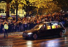 伦敦民众大雨中连夜送女王最后一程!| 8月英国通胀率有所下降,伦敦租金继续2位数增长!