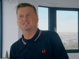 10年时间,耗资近千万英镑的老房改造项目终于完成:房主负债累累,最终离婚……