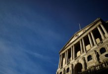 刚刚,英国今年第九次加息,上涨0.5%至3.5%!2024年英机场放松携带液体安检限额!鲍里斯靠演讲年入百万镑!