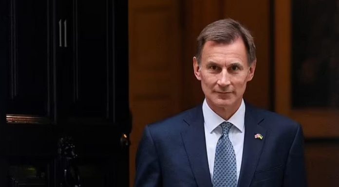 财相欲提高养老金鼓励中产员工延迟退休!英国脱欧后对高素质人才吸引力大增!
