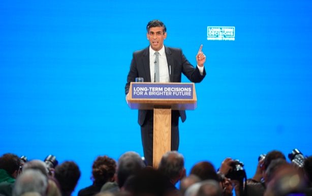 英国高考重大改革:取消A-level,必考科目从3门增加到5门,数学和英语学到18岁!