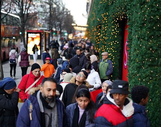 Boxing Day英国人预计消费47亿镑,5年最高!| 长期预测英国将是未来15年表现最佳欧洲经济体
