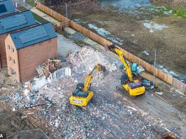 已经几乎建成的新房发现地基有问题,开发商直接拆了88套85万镑的房!