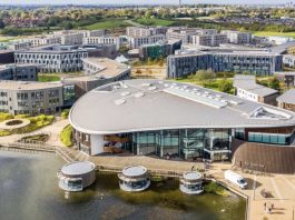 英国约克大学因“经济困难”降低留学生门槛!英国建筑业连续4个月处于低迷状态