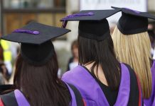 英国高校被指控为留学生“开后门”!伦敦将于周五试行低票价!