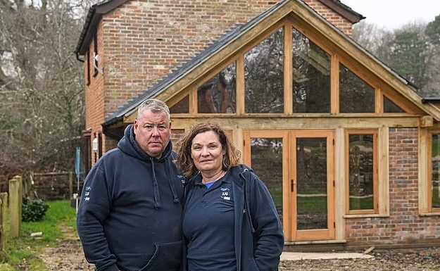 获得规划许可,英国夫妇仍被勒令拆除耗资10万镑的扩建房屋!他们错在哪儿?