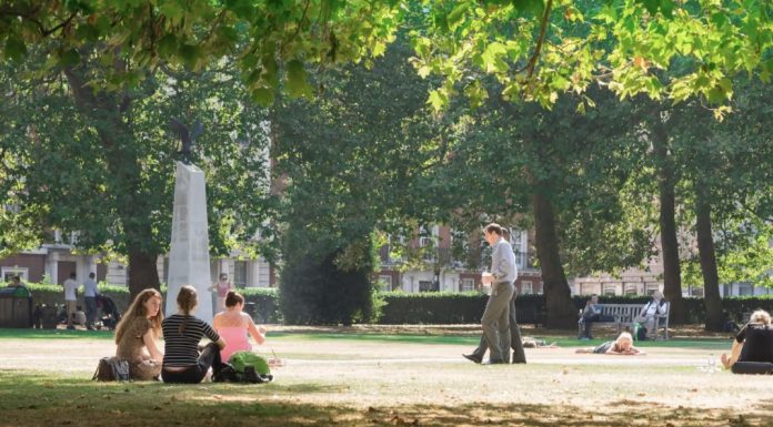 英国身价98亿镑的最强高富帅进军“贷款业务”:9亿英镑先小试牛刀~