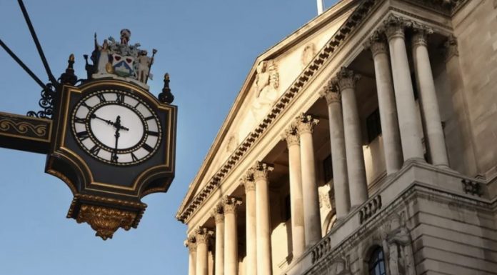 英国央行继续维持利率5.25%不变!|英国大学生活费揭晓!