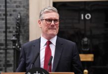 英首相公布六大“里程碑”以推动变革!英电信巨头150亿镑大型合并获批!哈里说永远不会离开美国!