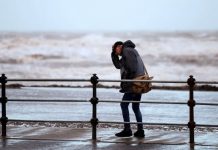 2025年房产买家议价优势大增!英镑今年表现良好!多地跨年活动受恶劣天气影响被取消!