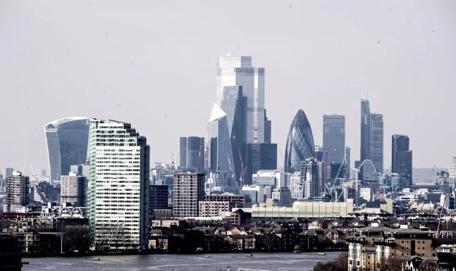 金融科技引领英国招聘热潮,财相欲设立 “高技能签证” 吸引海外人才!英政府计划投资20亿英镑建设经济适用房!