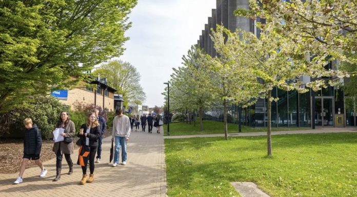 肯特与格林尼治大学合并,英国首所“超级大学”将于明年诞生|曼城将建英国首座城市水疗度假村