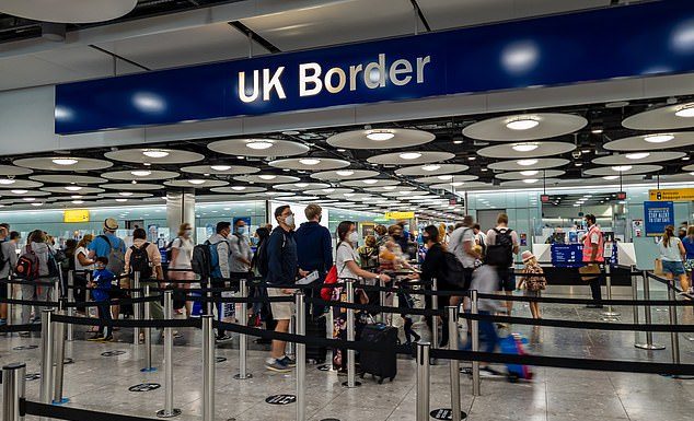 传斯塔默或明年初辞职,以避免党内逼宫|英国收到的难民申请数量创下纪录|改革党将与保守党合作
