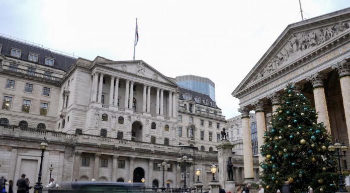 本周四英国或将降息至3.75%|英国拟放松房贷监管|英国与韩国签署升级贸易协定