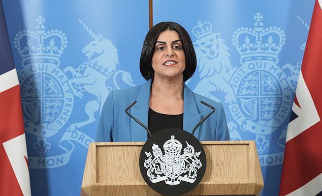 2027年起,英国永居英语要求可能从B1提高到B2|凯特王妃出访莱斯特