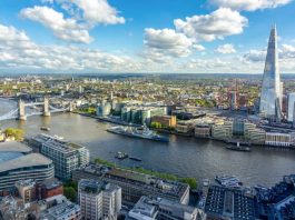 英国大学集体求救:1.3万人被裁,24所面临破产,问题出在哪里?