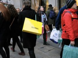 英国高街复活,希思罗扩建|英镑汇率下跌、油价也跌了!