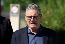 英国首相斯塔默宣布辞职!北方之王伯纳姆若入主唐宁街,英国房产税会怎么动?