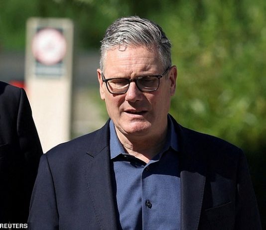 英国首相斯塔默宣布辞职!北方之王伯纳姆若入主唐宁街,英国房产税会怎么动?