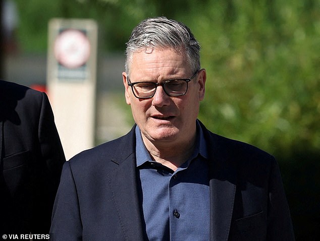 英国首相斯塔默宣布辞职!北方之王伯纳姆若入主唐宁街,英国房产税会怎么动?