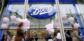 英国最大连锁药店Boots洽谈出售,估值100亿美元|亚马逊在北安普敦郡砸下超10亿英镑