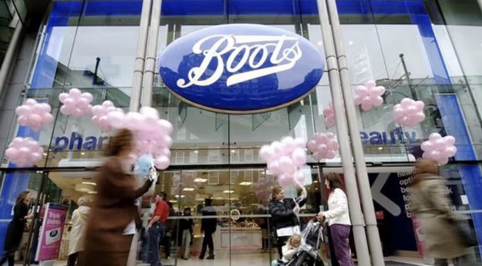 英国最大连锁药店Boots洽谈出售,估值100亿美元|亚马逊在北安普敦郡砸下超10亿英镑