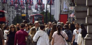 英国8月经济增长|连加四次息可能性不大,汇丰和NatWest今日起下调房贷利率